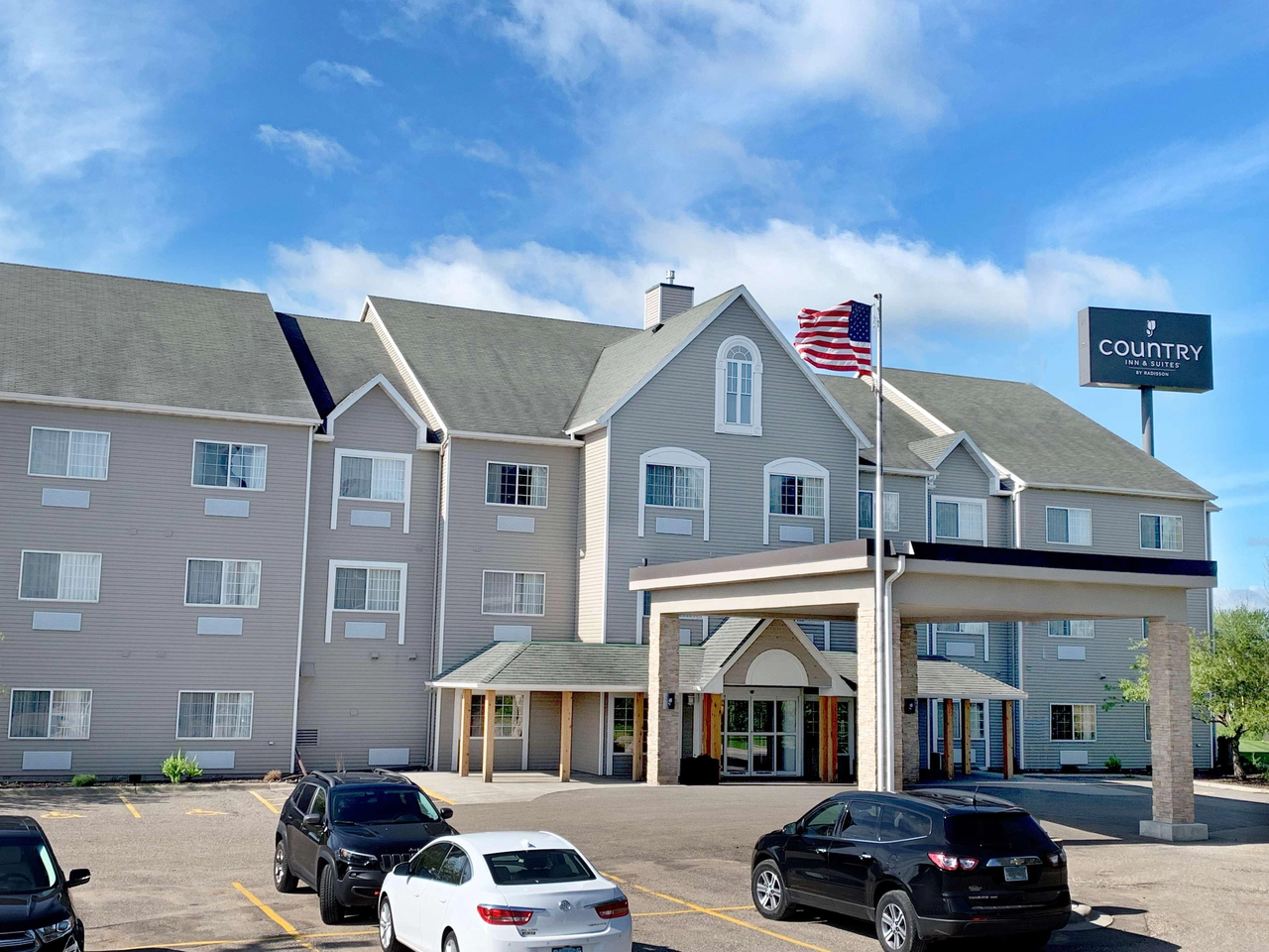 COUNTRY INN & SUITES