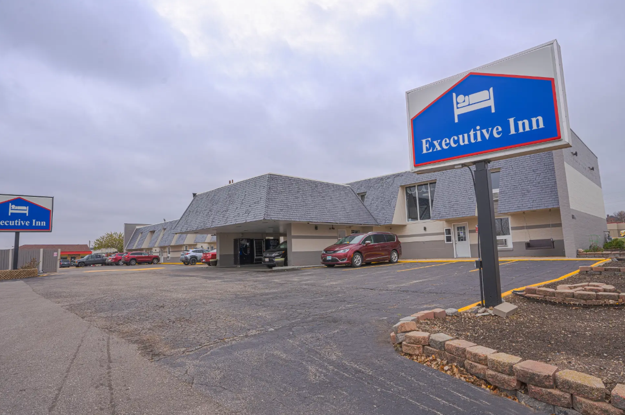 EXECUTIVE INN